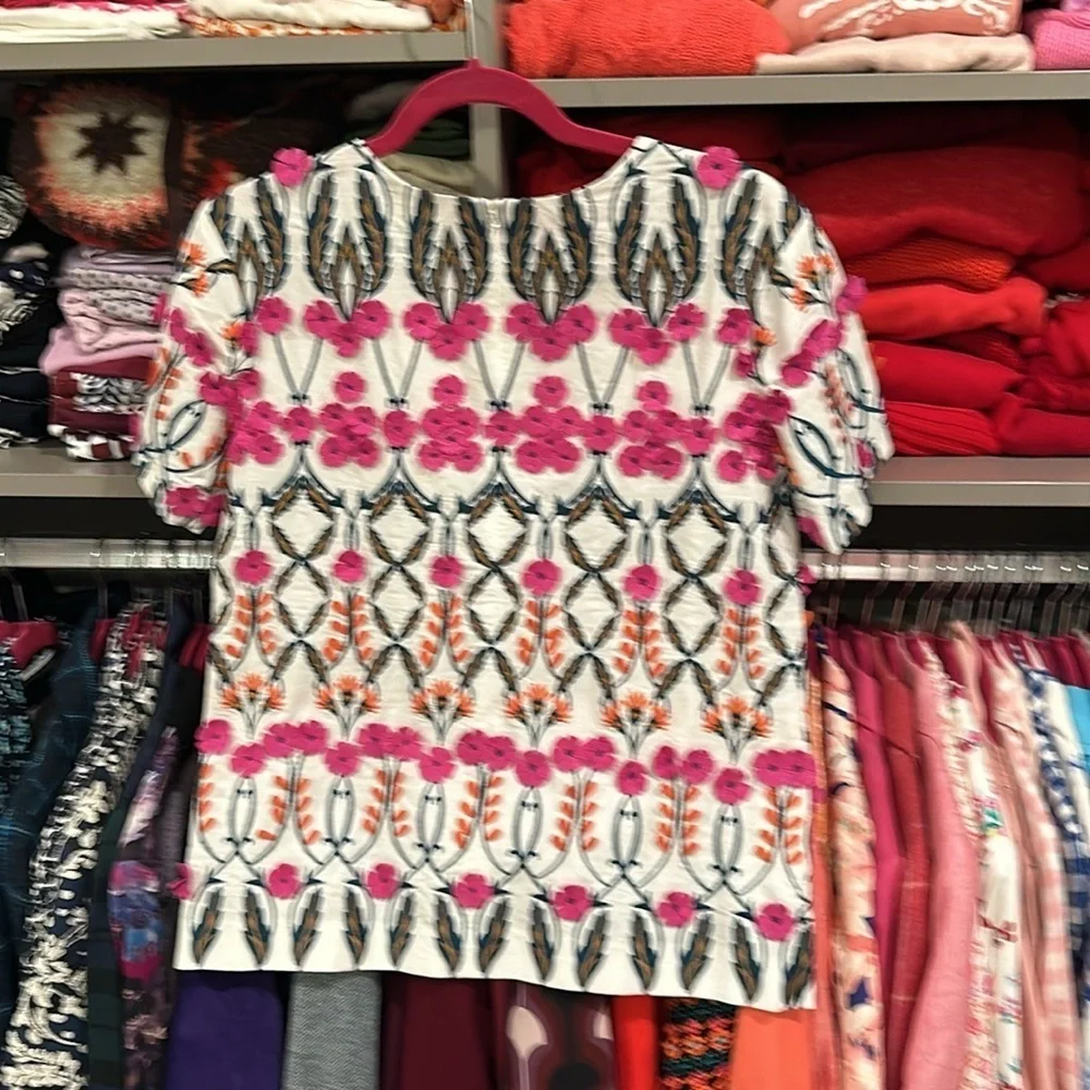 Beautiful J Crew size 0 pink flowered blouse